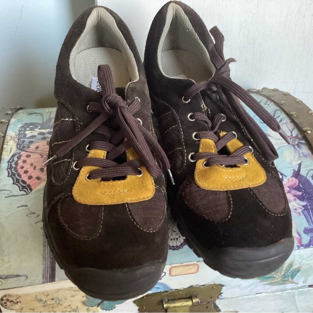 Vintage Steve Madden sneakers